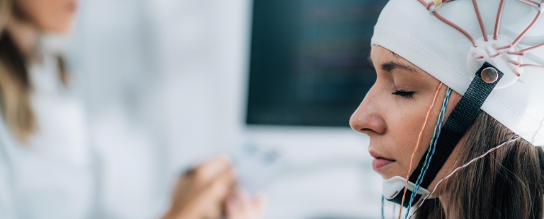 Curso Inteligência Artificial Aplicada à Psicologia Clínica | CRIAP psicólogo utiliza ferramentas de inteligência artificia para análise de dados clínicos e apoio à decisão terapêutica em contexto de saúde mental