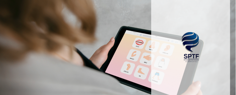 Aluna da especialização avançada em comunicação aumentativa e alternativa