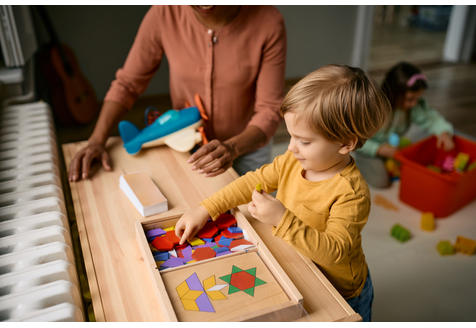Sessão de intervenção no desenvolvimento infantil de uma criança